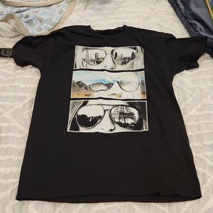 Black heavyweight camps short sleeve tee size XL, with fun sunglasses detail